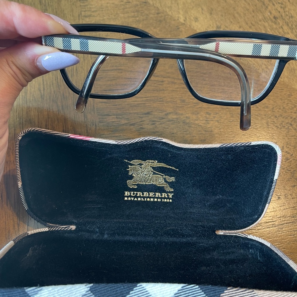 Burberry Nova Check Hard Eye Case - Picture 10 of 13